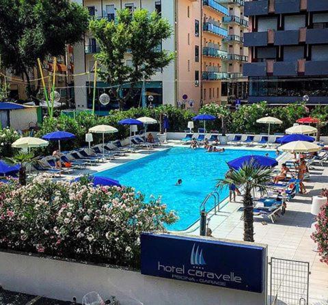 Bazén v ubytování Hotel Caravelle nebo v jeho okolí