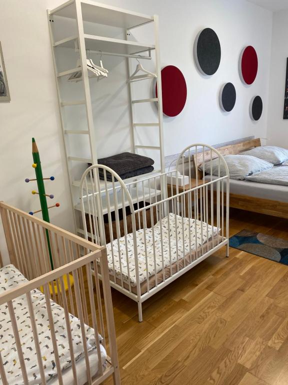 Postel nebo postele na pokoji v ubytování Ebelsberger Terrassen