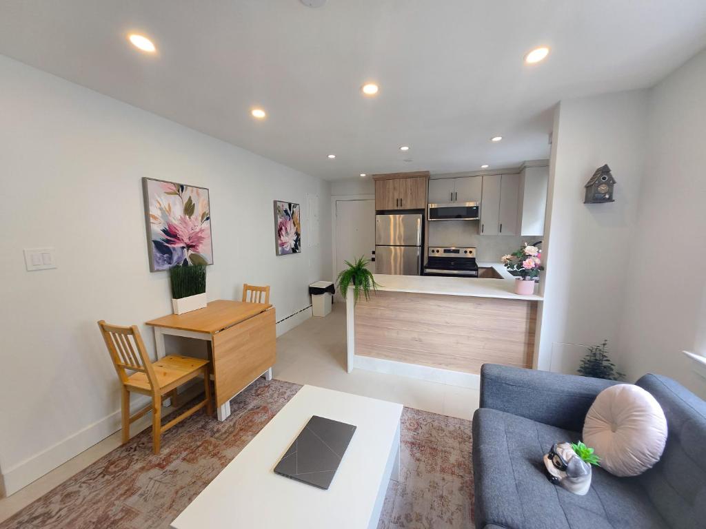 JstLikeHome - Serenity Suites & Guesthouse - Resim 7