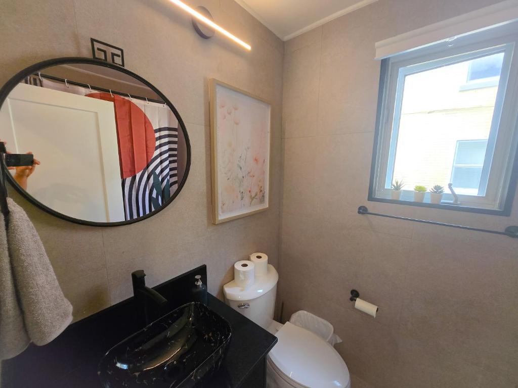 JstLikeHome - Serenity Suites & Guesthouse - Resim 6