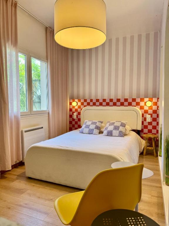 Toulouse Hyper centre tesisinde bir odada yatak veya yataklar