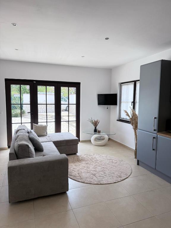 Posezení v ubytování Garden Villa 2 Bedroom Villa with pool near to Sunny beach