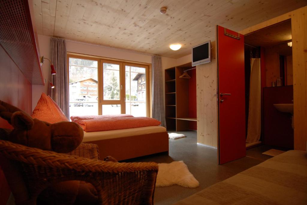 TV a/nebo společenská místnost v ubytování Base Aktivhotel Montafon