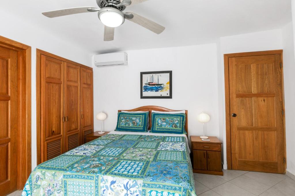 Postel nebo postele na pokoji v ubytování CARIBBEAN VILLAGE playa LOS CORALES
