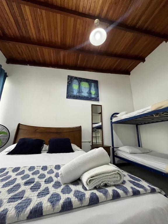Postel nebo postele na pokoji v ubytování Gaudy's Hotel