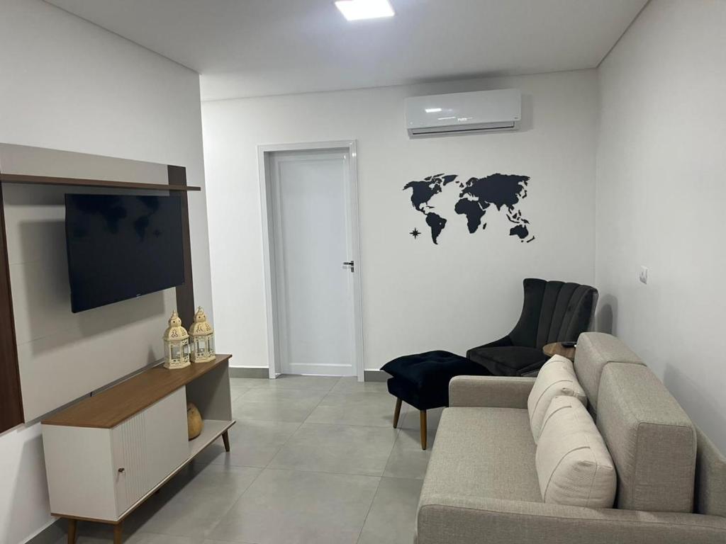 Μια τηλεόραση ή/και κέντρο ψυχαγωγίας στο Iguassu home-Conforto, localização e praticidade