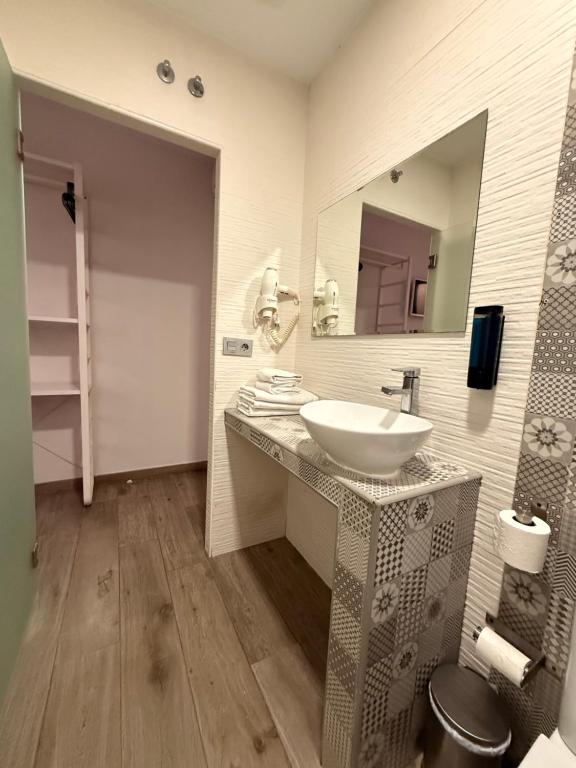 Kúpeľňa v ubytovaní HOSTAL LETTO DAL MARE