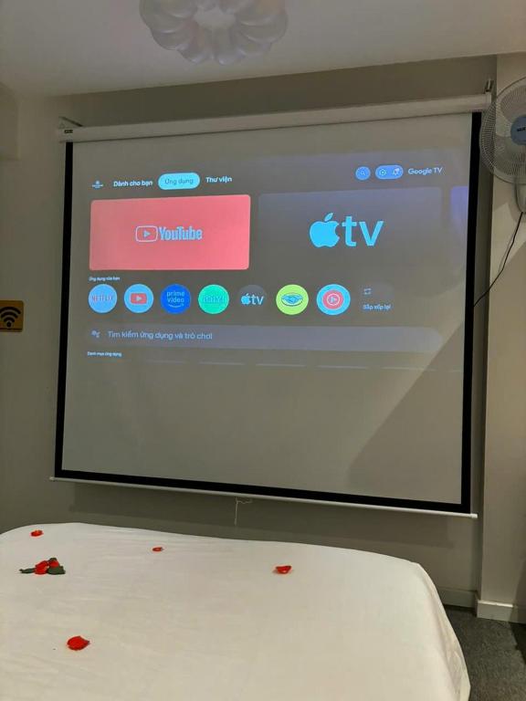 TV a/nebo společenská místnost v ubytování Keypad Hotel - 28 Dịch Vọng Hậu