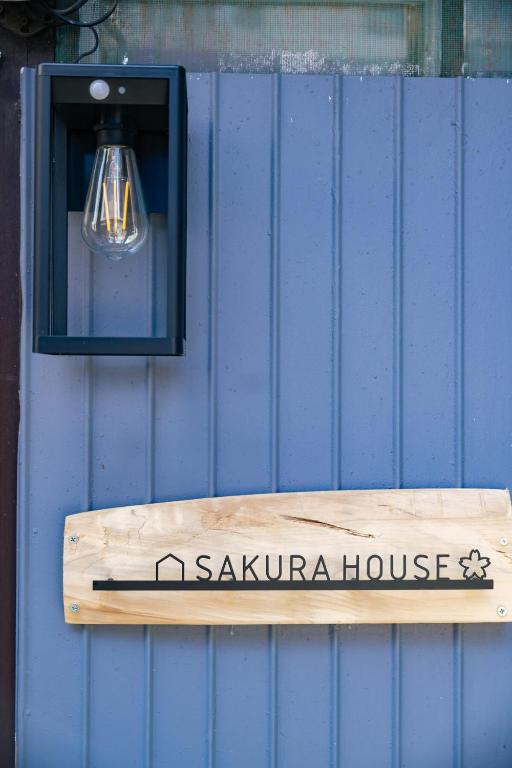 Certifikát, hodnocení, plakát nebo jiný dokument vystavený v ubytování SAKURA House