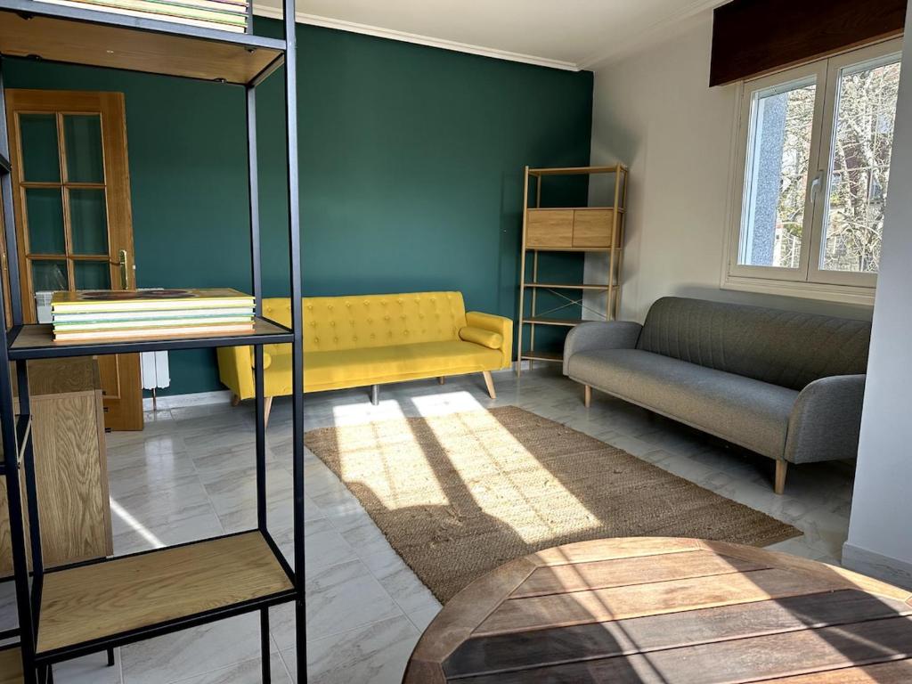 Ένα ή περισσότερα κρεβάτια σε δωμάτιο στο Fonte do Ouro, house in Bande for 10 people