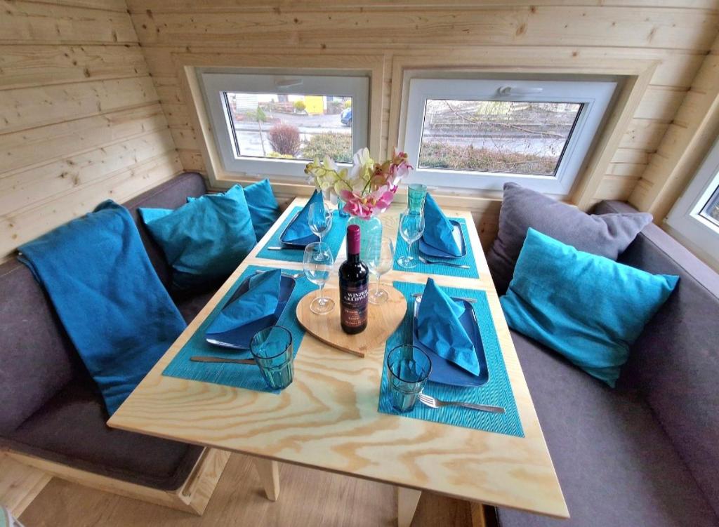 Χώρος καθιστικού στο Tiny Haus bei Laacher See modernes voll ausgestattet