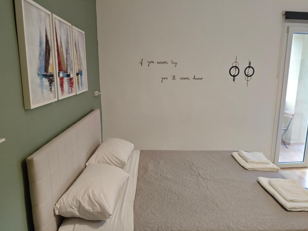 Postel nebo postele na pokoji v ubytování Dimora Rudiae Lecce