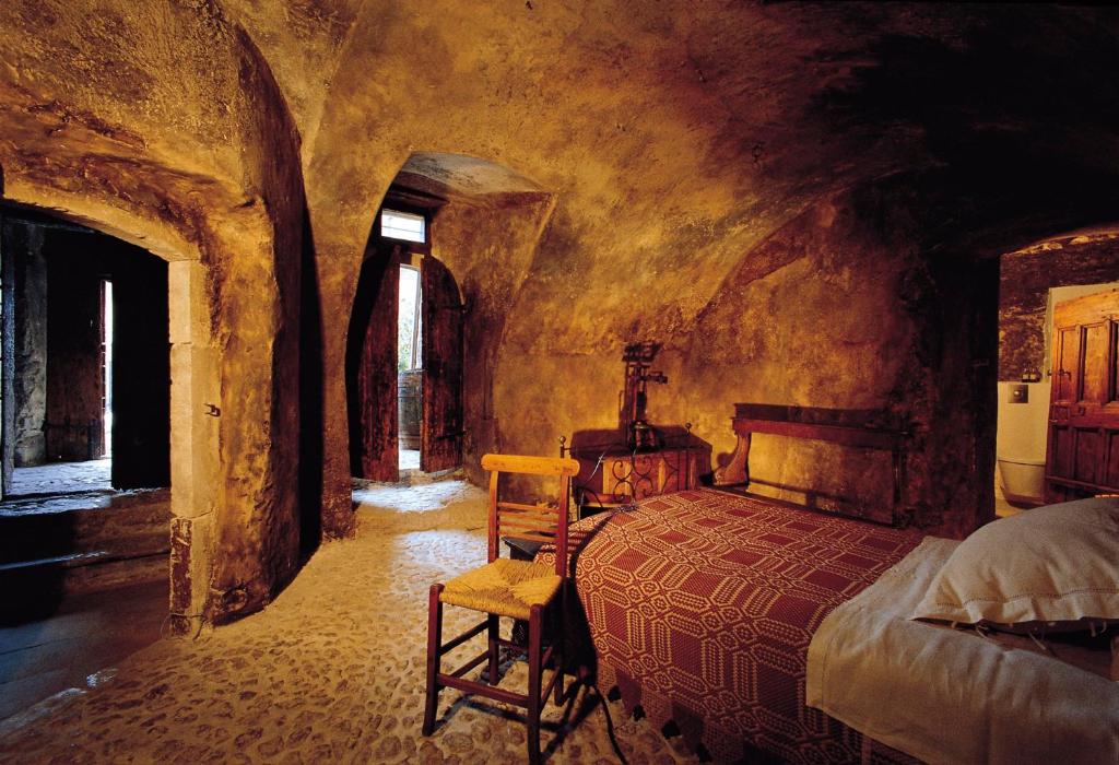Postel nebo postele na pokoji v ubytování Sextantio Albergo Diffuso