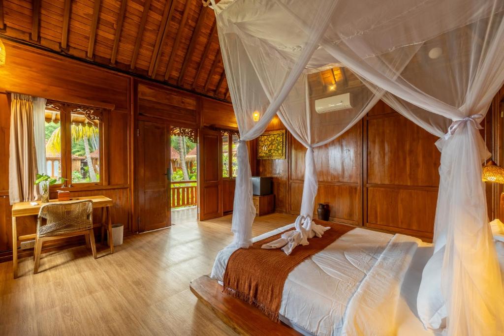 Dani Beach Villa - Beachfront Villas in Tejakula - Deluxe Double Room With Sea View