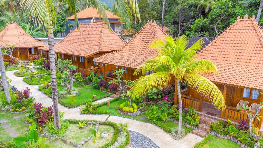 Zahrada ubytování Dani Beach Villa - Beachfront Villas in Penuktukan