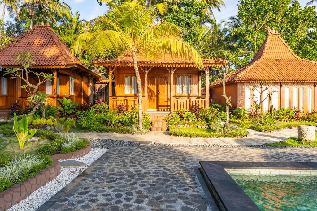 Zahrada ubytování Dani Beach Villa - Beachfront Villas in Penuktukan