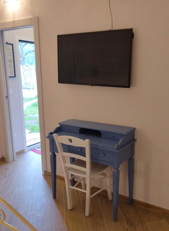 Televízia a/alebo spoločenská miestnosť v ubytovaní Villa Pierina