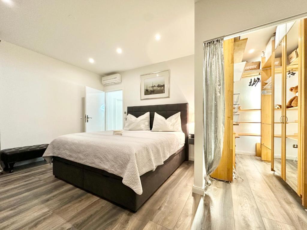 Posteľ alebo postele v izbe v ubytovaní Villa Andrijana - Exclusively Yours - Family Getaway with Private Pool