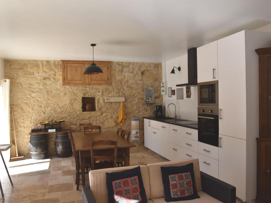 Kuchyň nebo kuchyňský kout v ubytování Gîte de vacances La Melve