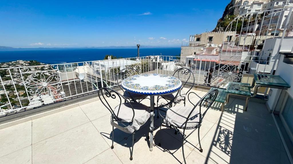 Gallery image of Rooftop Luxury Suite by CapriRooms in Capri