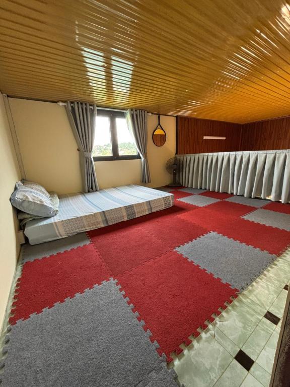a room with a bed with a red carpet at 28 Homestay in Xuan An