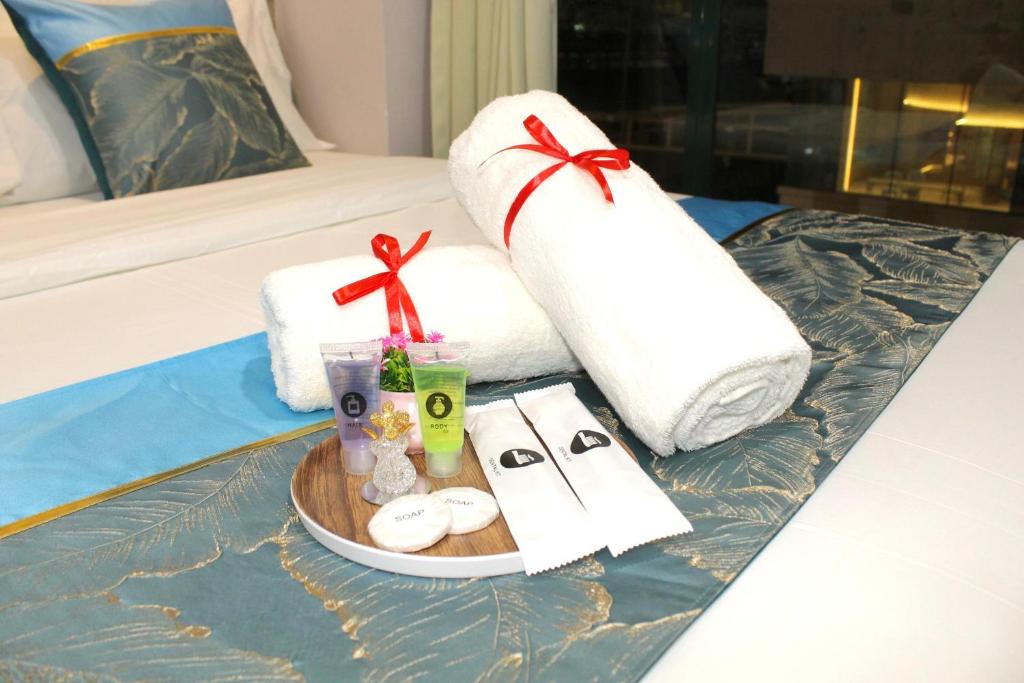 a hotel room with towels and a tray with towels and towelshiba at AQ Hotel Kuala Lumpur in Kuala Lumpur