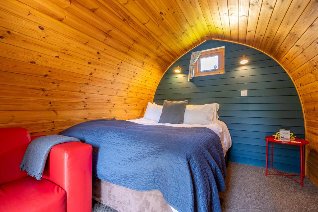 Postel nebo postele na pokoji v ubytování The Little Hide - Adult Only Camping Pods