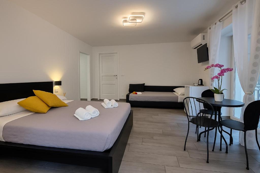 NAPOLI VIBES Rooms - 18