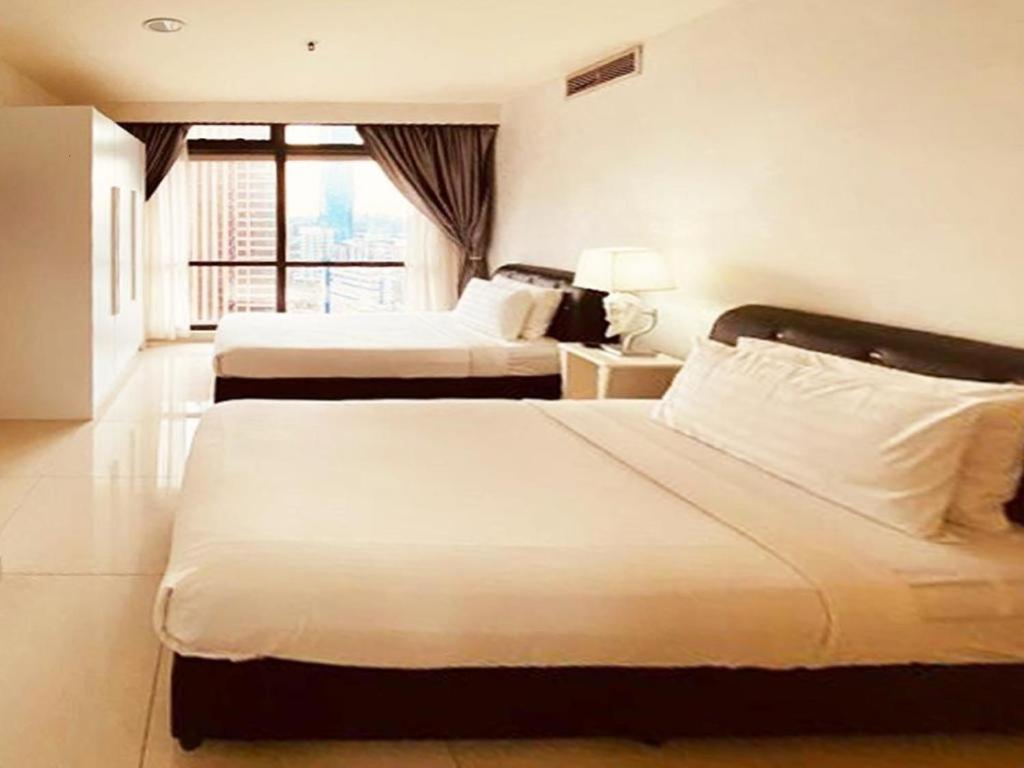 Postel nebo postele na pokoji v ubytování Bintang Lux B&B Suites Times Square KL