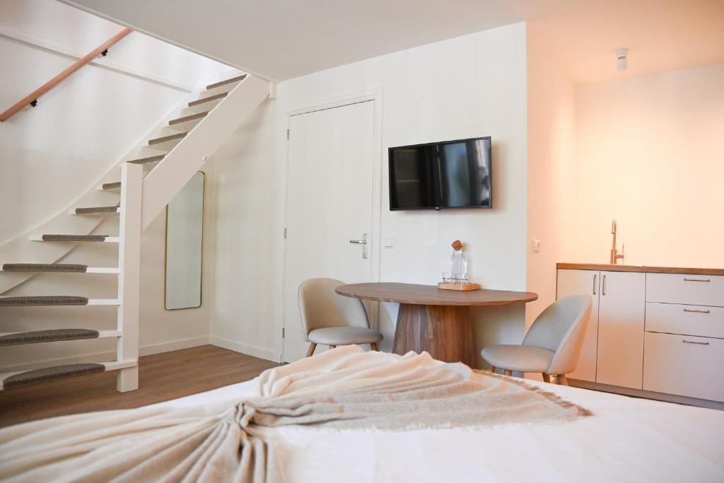 
Studio - Split Level
