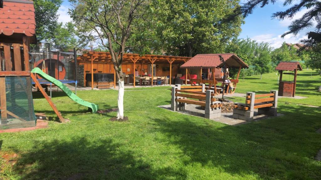 Herní místnost nebo prostor pro děti v ubytování House Garden