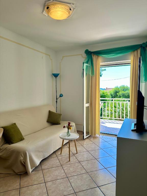 Colonia Apartments - 8