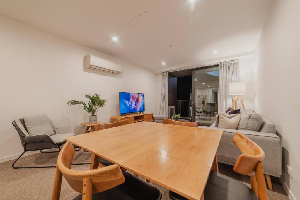 Convenient City Pad - 2BR Laundry Sleeps 5 - Resim 32