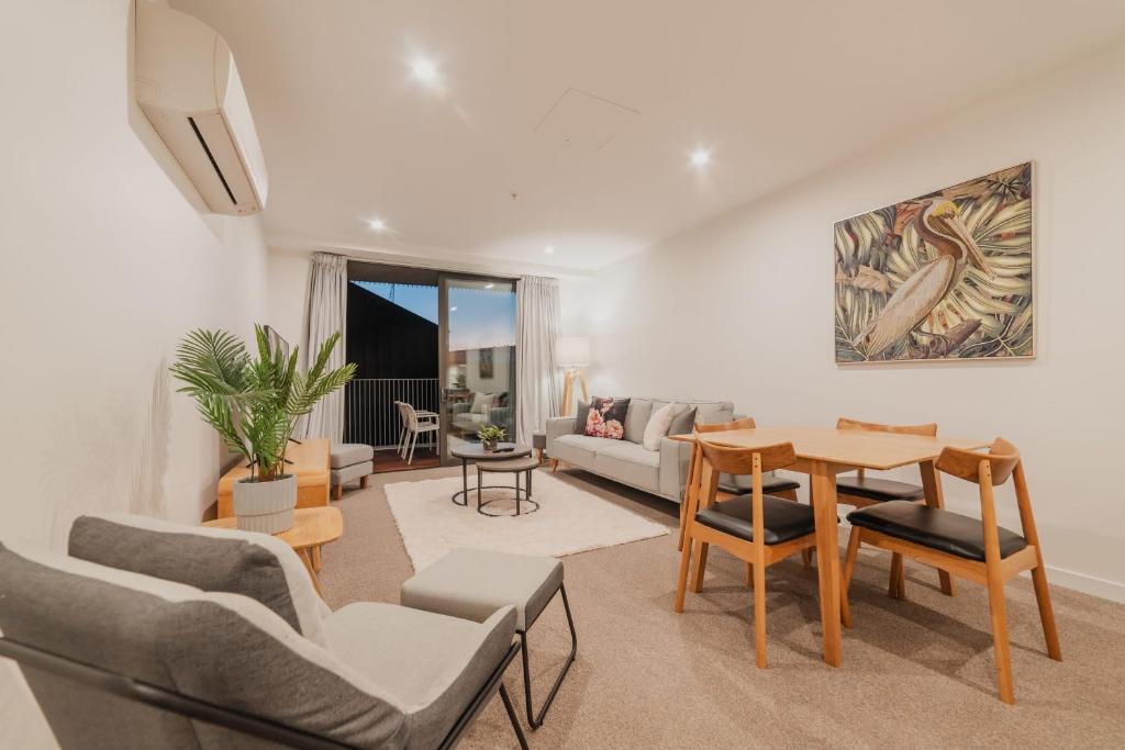 Convenient City Pad - 2BR Laundry Sleeps 5 - Resim 1