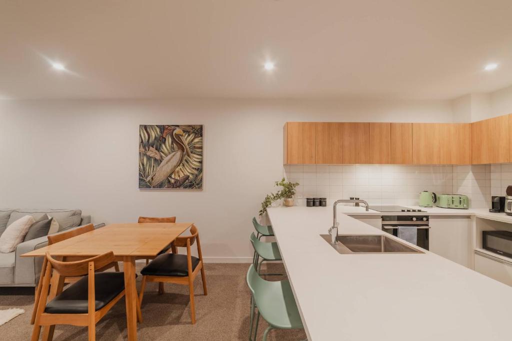 Convenient City Pad - 2BR Laundry Sleeps 5 - Resim 42