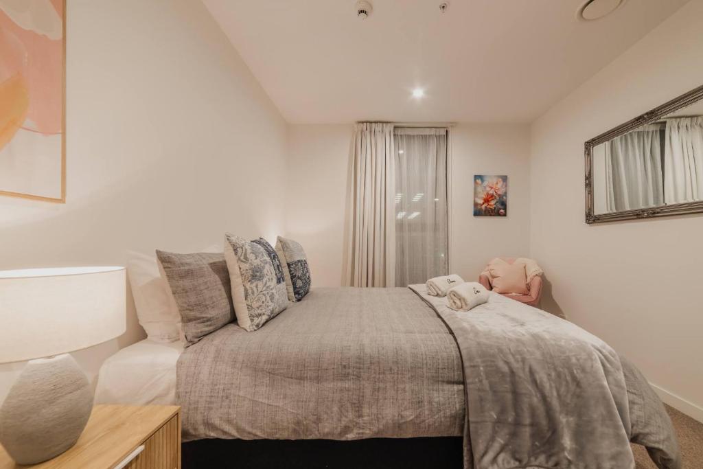 Convenient City Pad - 2BR Laundry Sleeps 5 - Resim 11