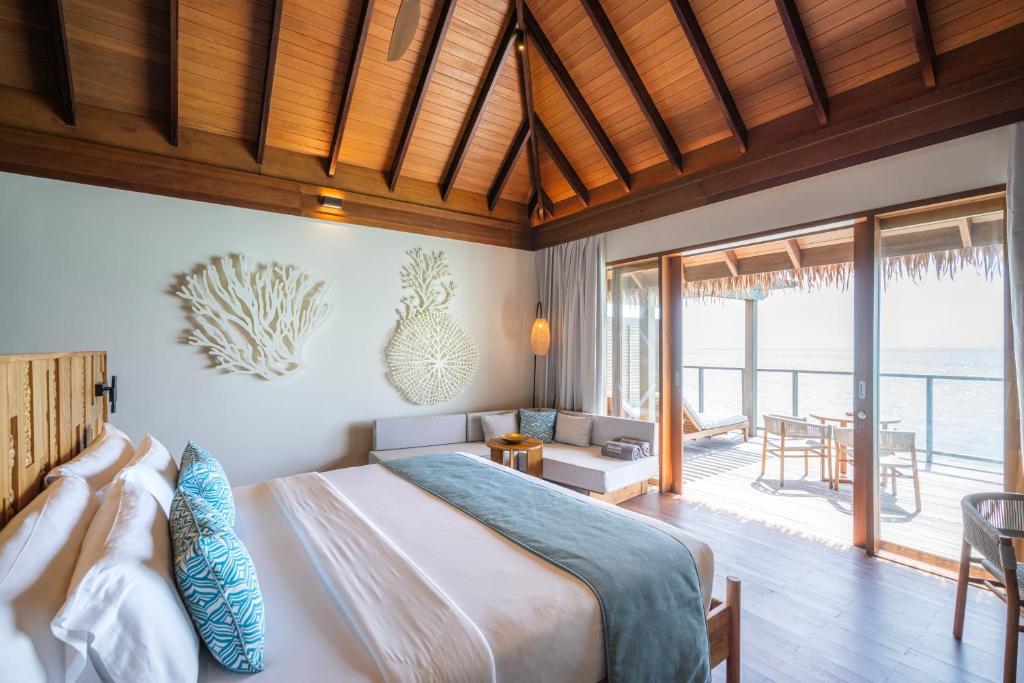 Postel nebo postele na pokoji v ubytování Barceló Whale Lagoon Maldives