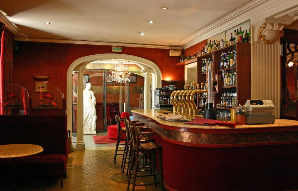 Lounge nebo bar v ubytování Europe Hôtel