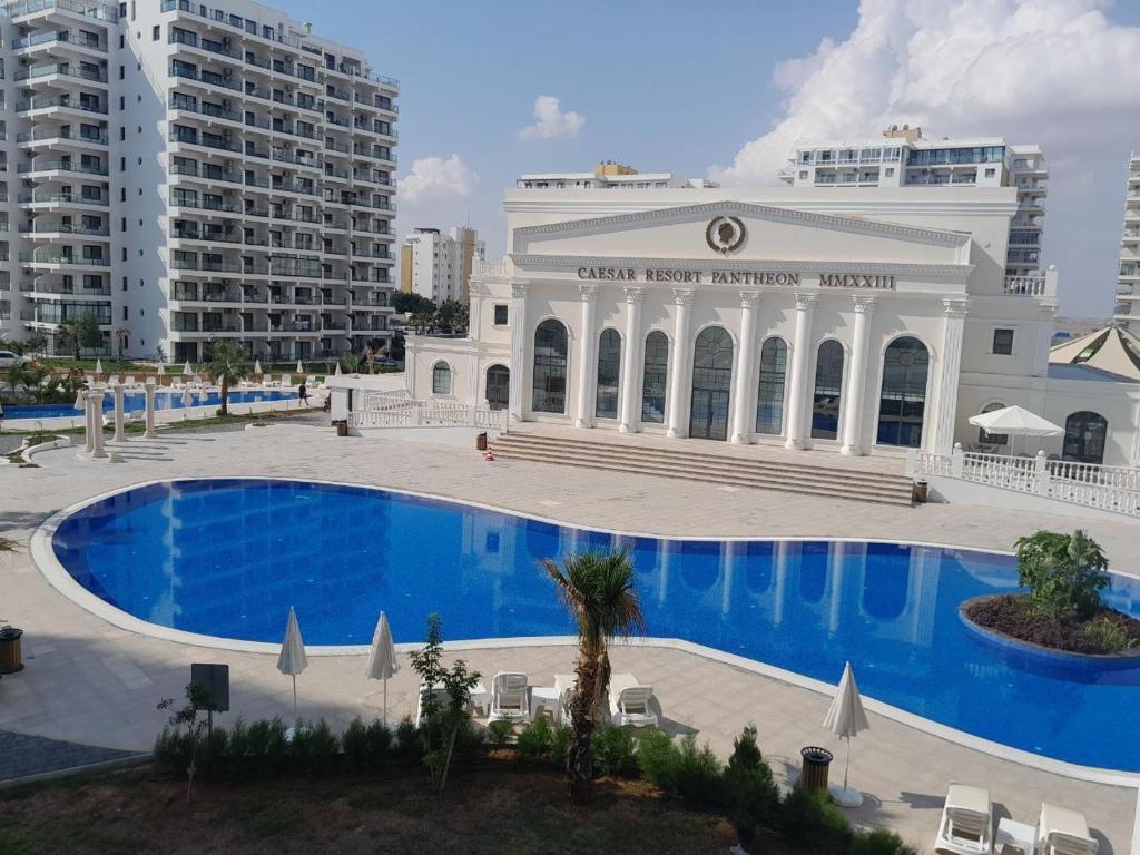 La alberca dentro o cerca de High comfort apartment Sea view Long Beach