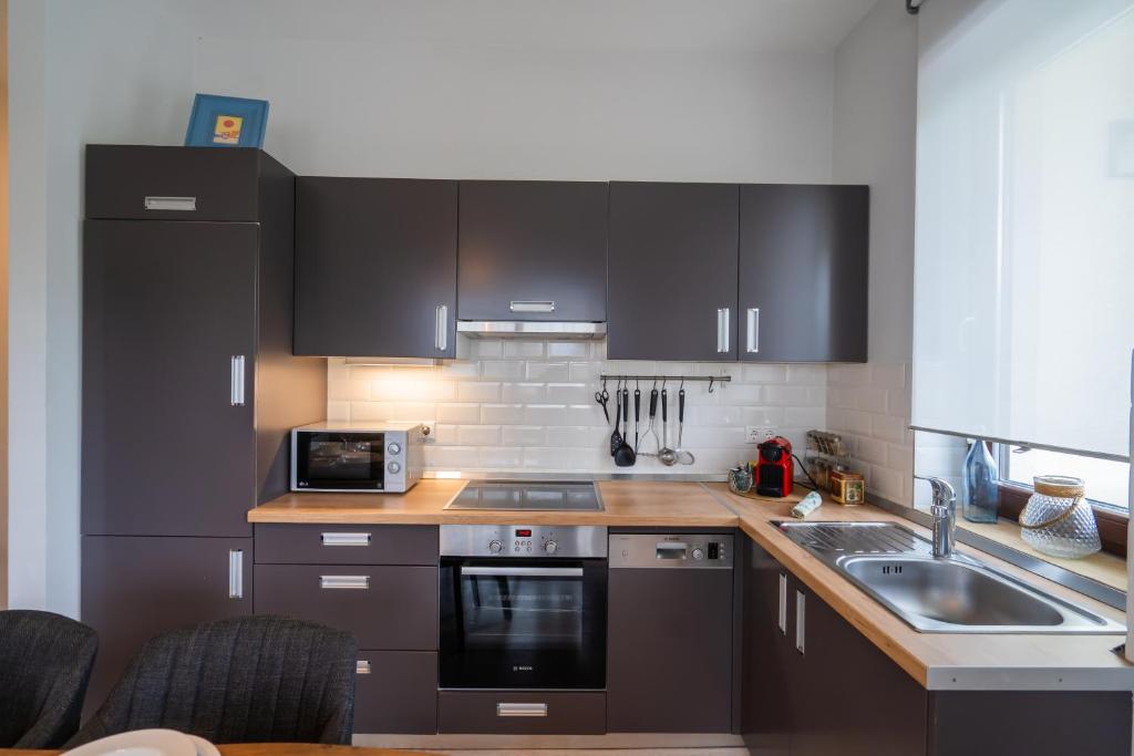 Kuchyňa alebo kuchynka v ubytovaní Fox apartman A11