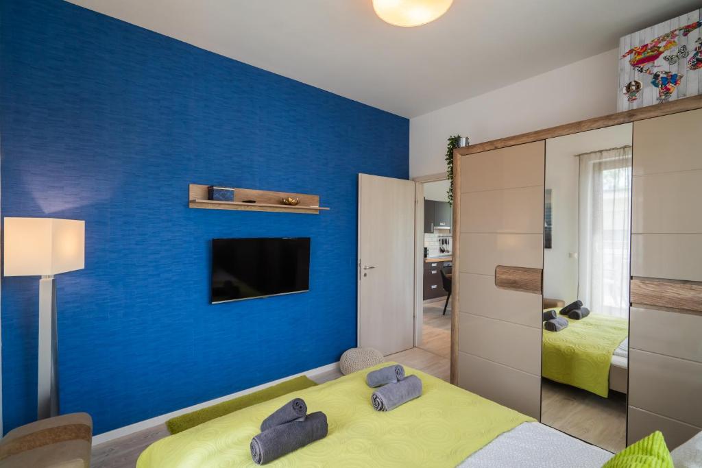 Posteľ alebo postele v izbe v ubytovaní Fox apartman A11