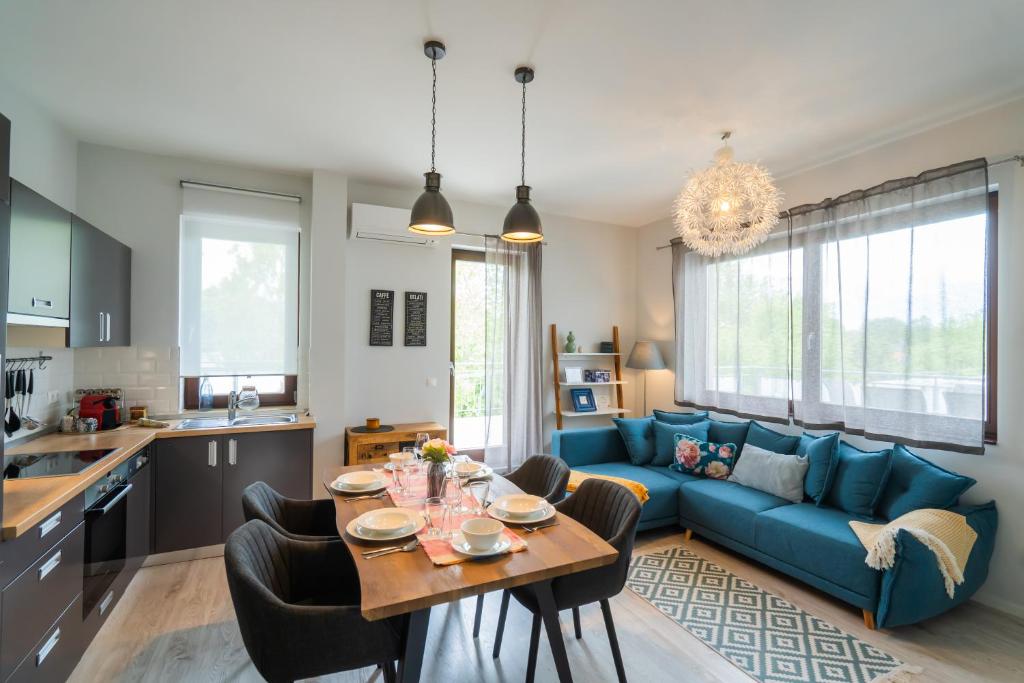 Kuchyňa alebo kuchynka v ubytovaní Fox apartman A11