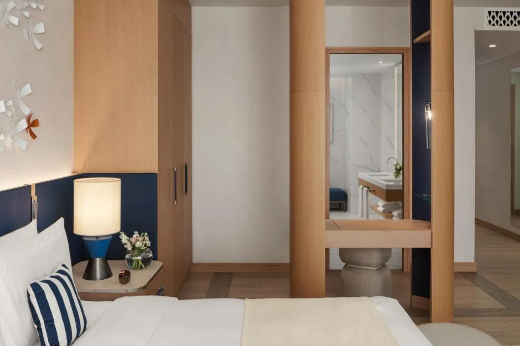 Deluxe King Room with Pool View