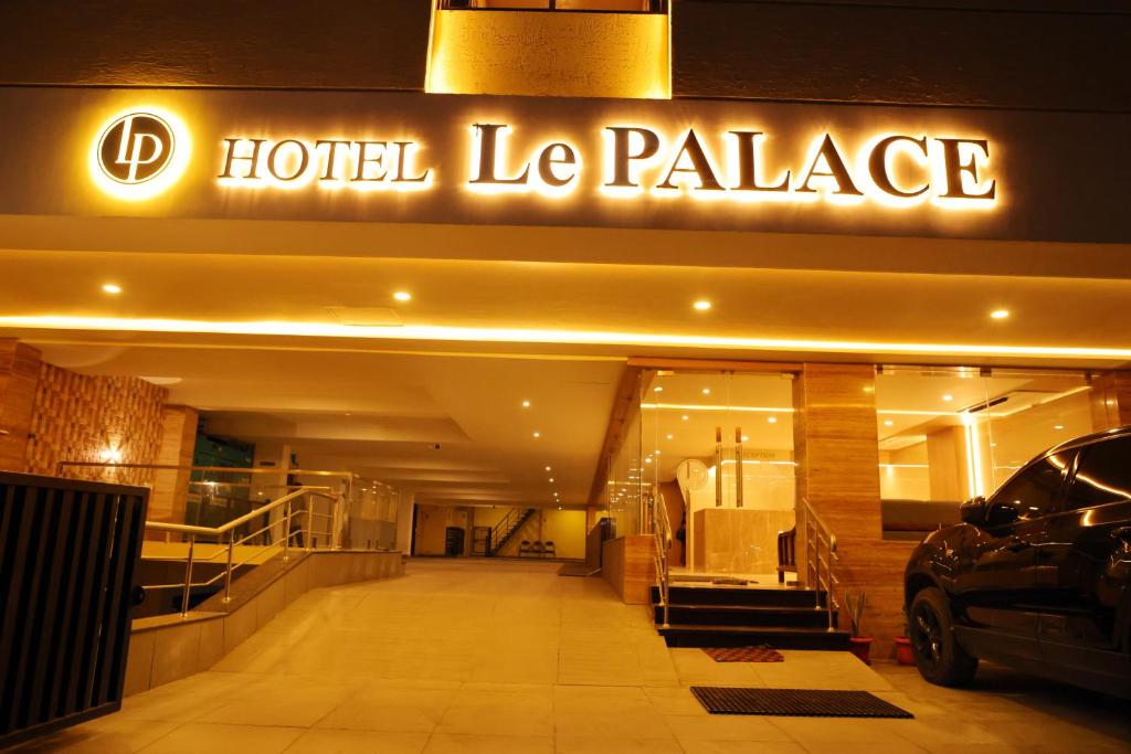 Certifikát, hodnocení, plakát nebo jiný dokument vystavený v ubytování Hotel Le Palace