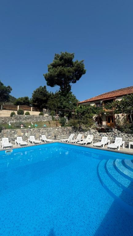Bazén v ubytování Hotel Veranda nebo v jeho okolí