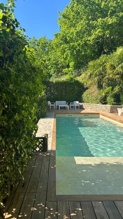 The swimming pool at or close to Casa de Afora Casa con piscina y jacuzzi privados