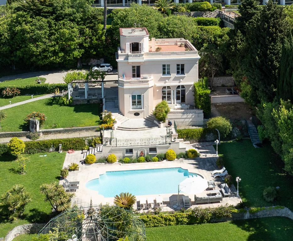 Πισίνα στο ή κοντά στο La Gloriette Azur piscine sauna vue mer