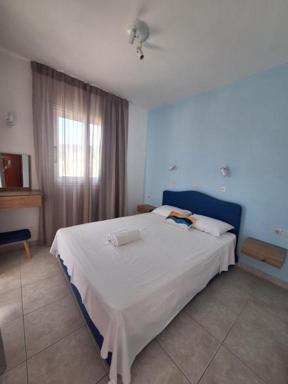 Postel nebo postele na pokoji v ubytování Iris Studios
