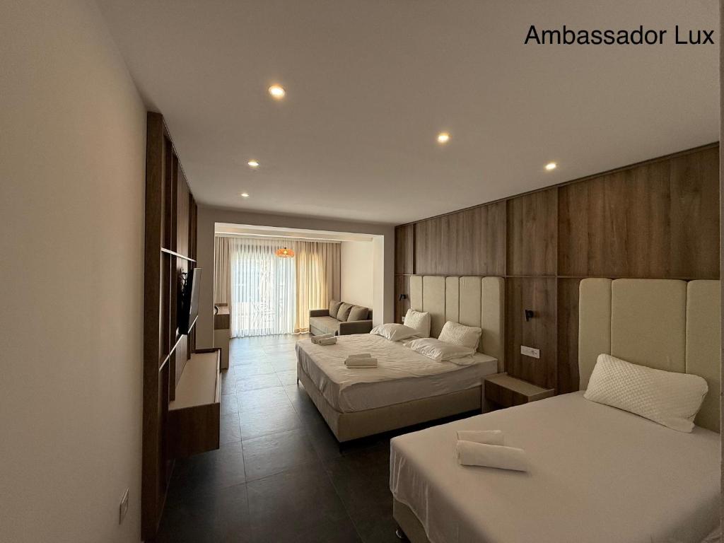 Posteľ alebo postele v izbe v ubytovaní Ambassador & Ambassador Lux Apartments