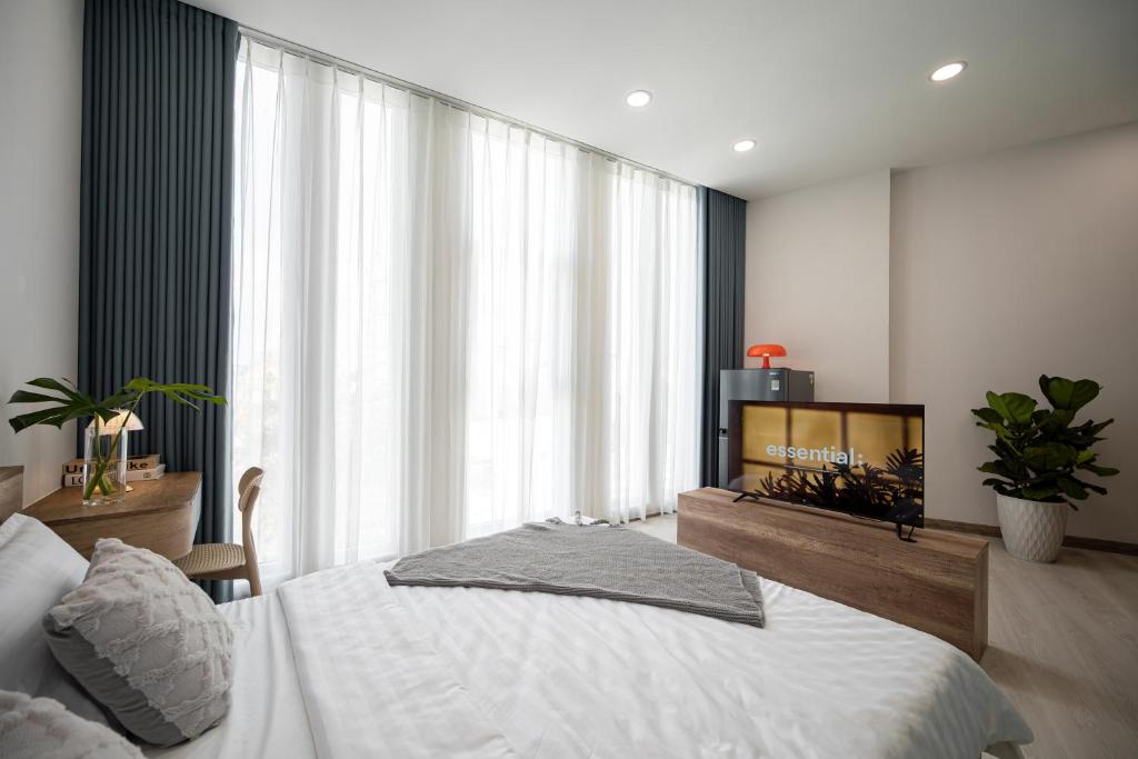 Postel nebo postele na pokoji v ubytování Fullerton House Tan Binh